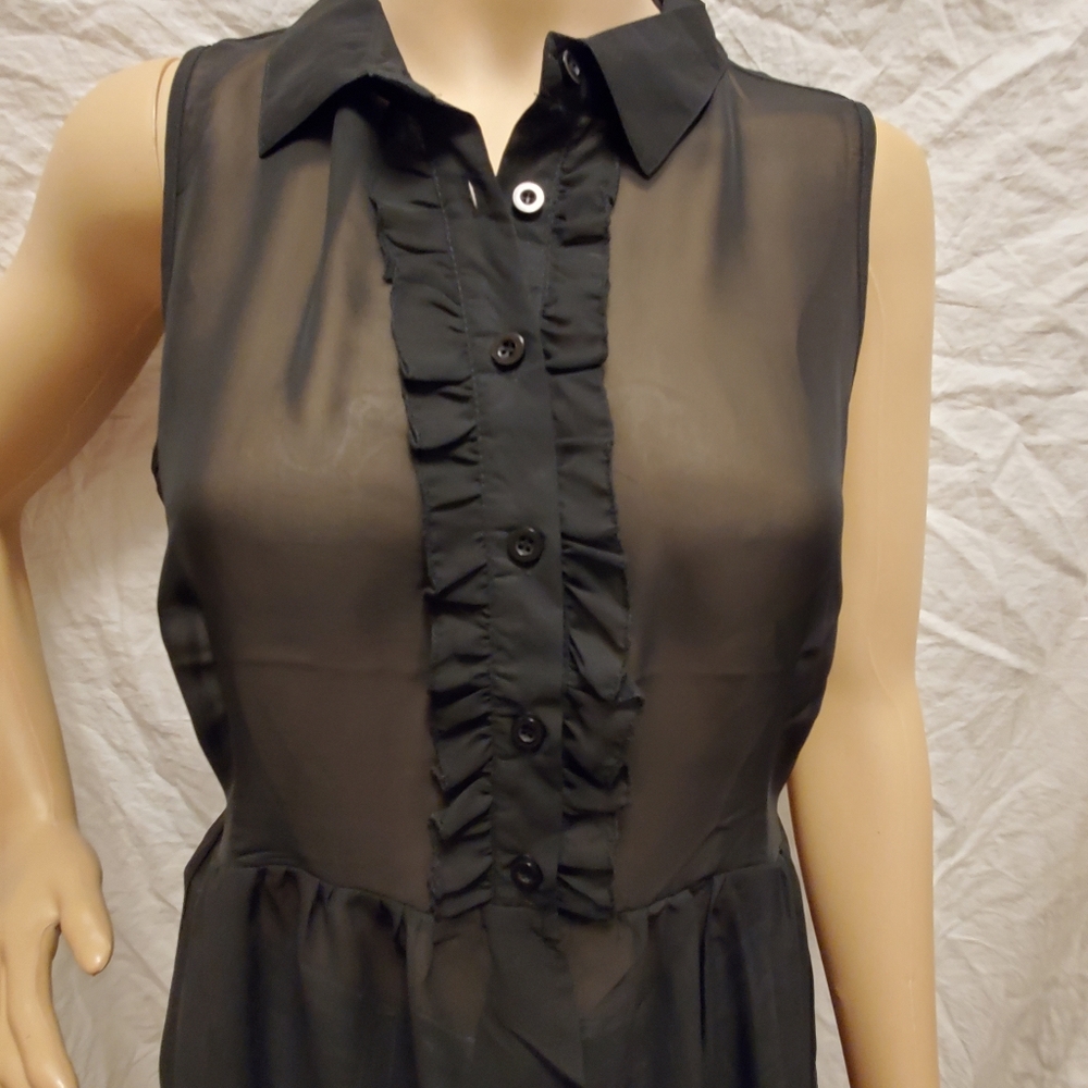Sleeveless button down top